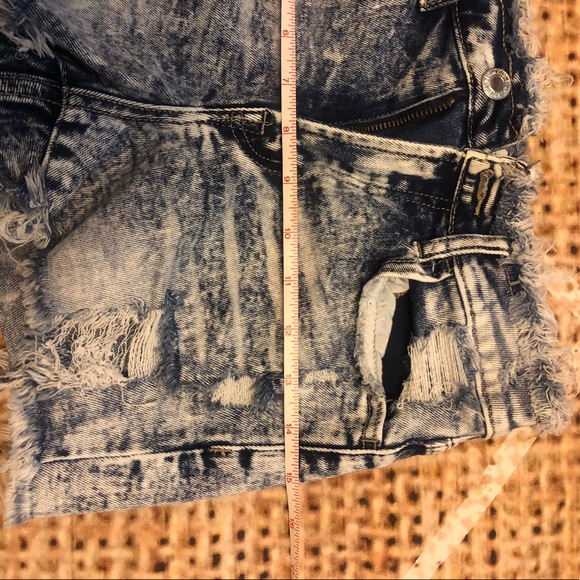 NWOT Vervet frayed Jean shorts - Picture 6 of 8